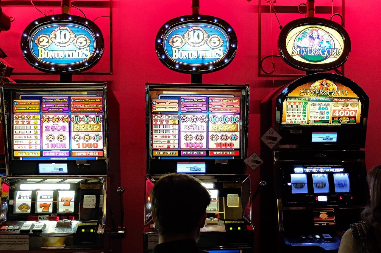 Cricket, football, and casino-style entertainment inside 7000tt